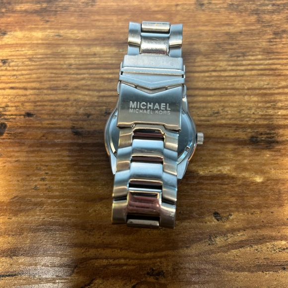 Men’s Michael Kors Silver and Orange Watch (needs new battery) - Picture 3 of 4